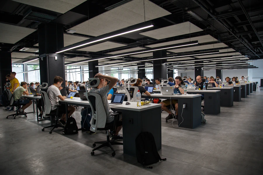Fachada de vidro de um edifício corporativo moderno